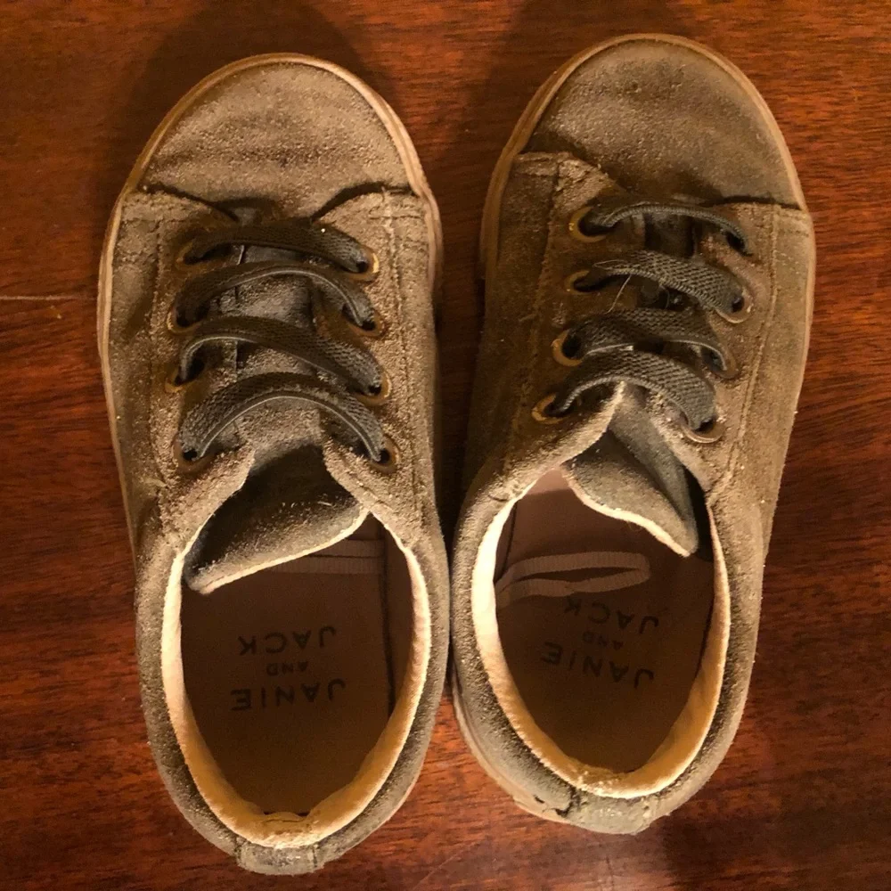 Janie and Jack toddler/ Boys suede sneaker size 8 green
